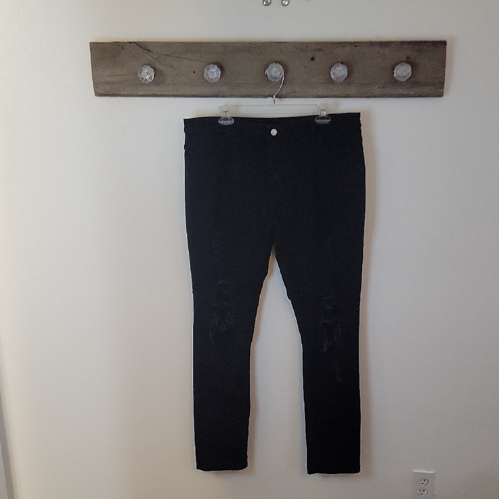 NWOT Hungson Black Distressed Skinny Jeans SZ 38X31